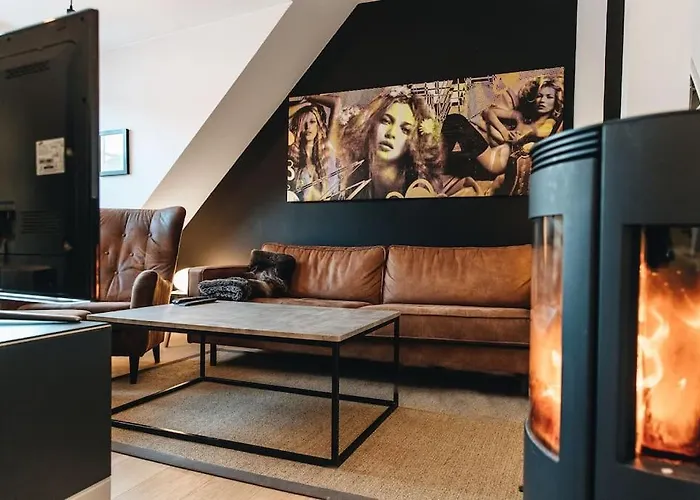 Modern 3-Room Top Floor Apartment