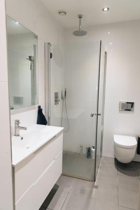 Modern 3-room Floor Leilighet *