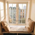 Modern 3-Room Top Floor Apartment